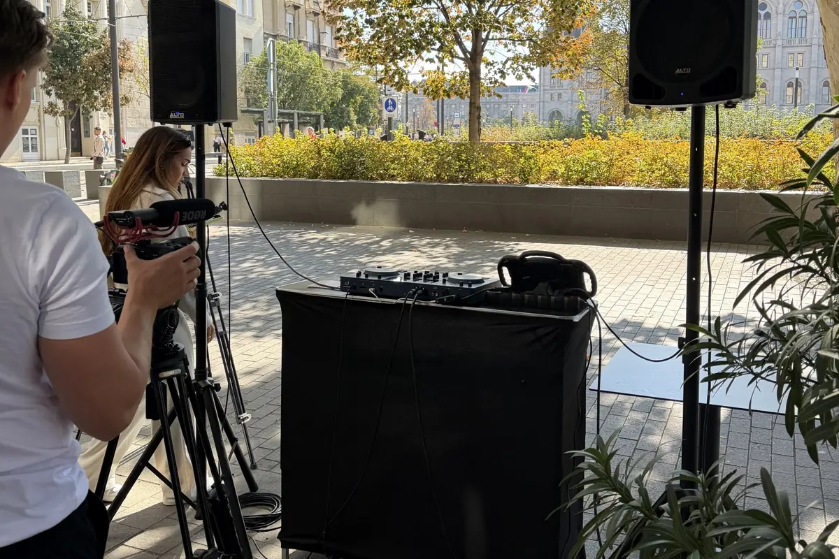 Telecamera e consolle sulla terrazza di Smúz