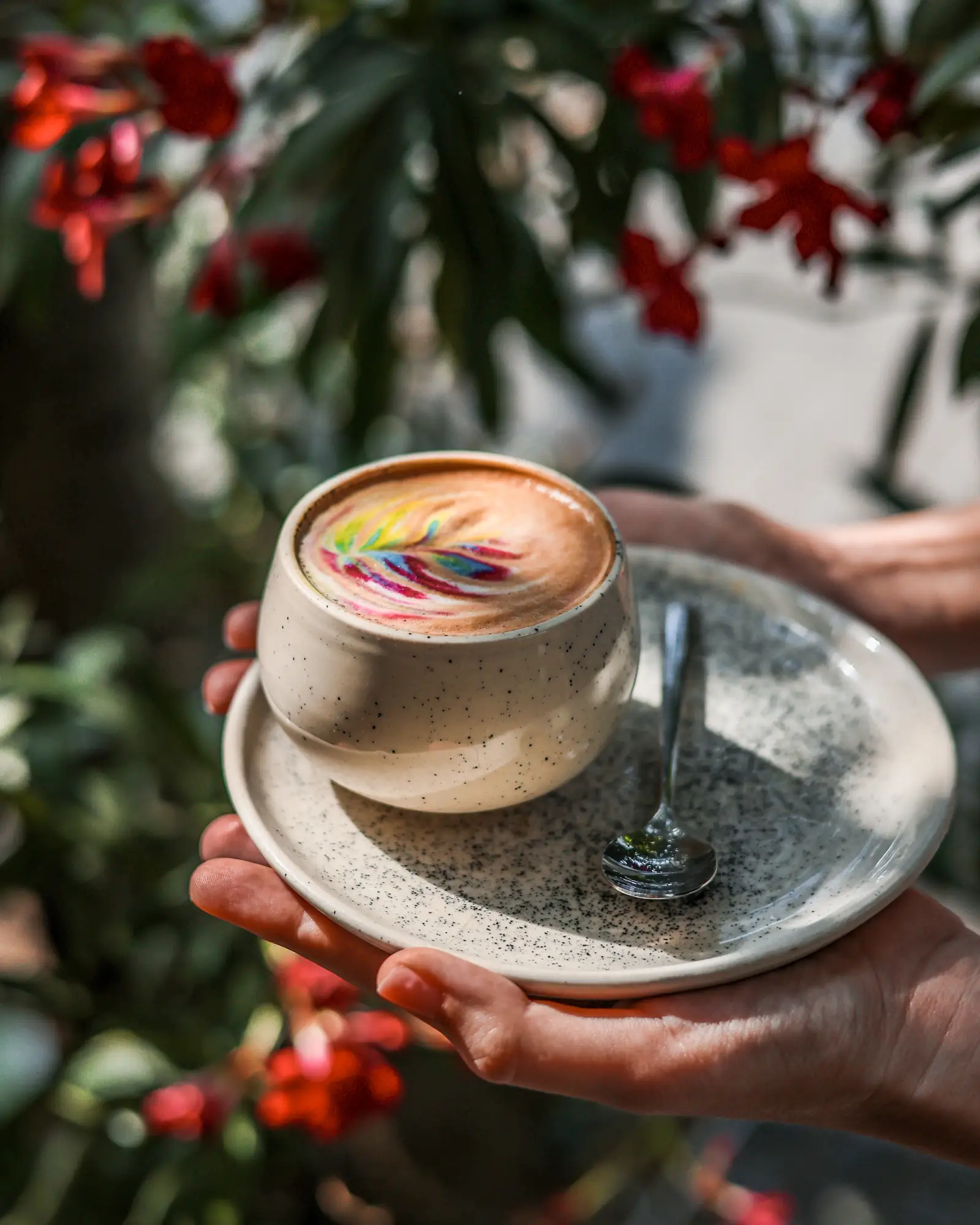 Latte multicolore – caffè speciale da Smúz Café