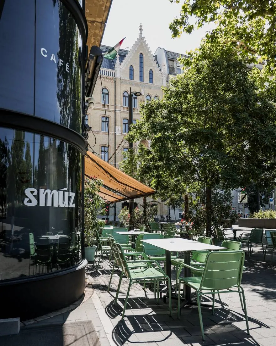Smúz Café terasz