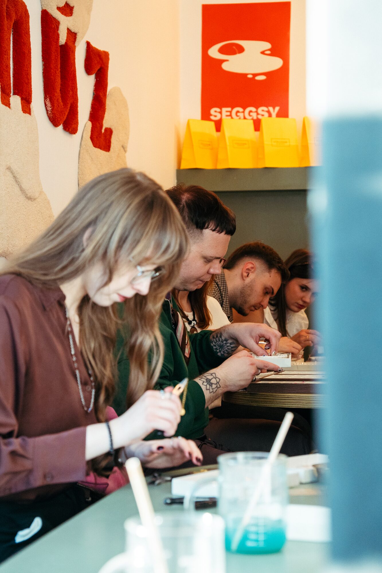 SmúzLab interactive experience — guests crafting signature drinks at the L'Occitane party